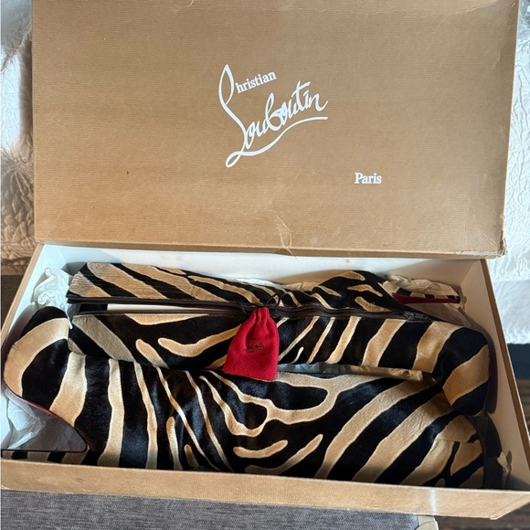Christian louboutin pony fur boots worn only a few times size 38 - Picture 5 of 9